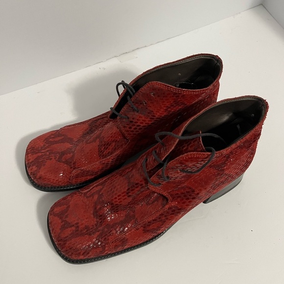 Italian Red Snakeskin Print Lace-Up Ankle‎ Boots Fun Funky Footwear US 7 EUR 37 - Picture 4 of 10